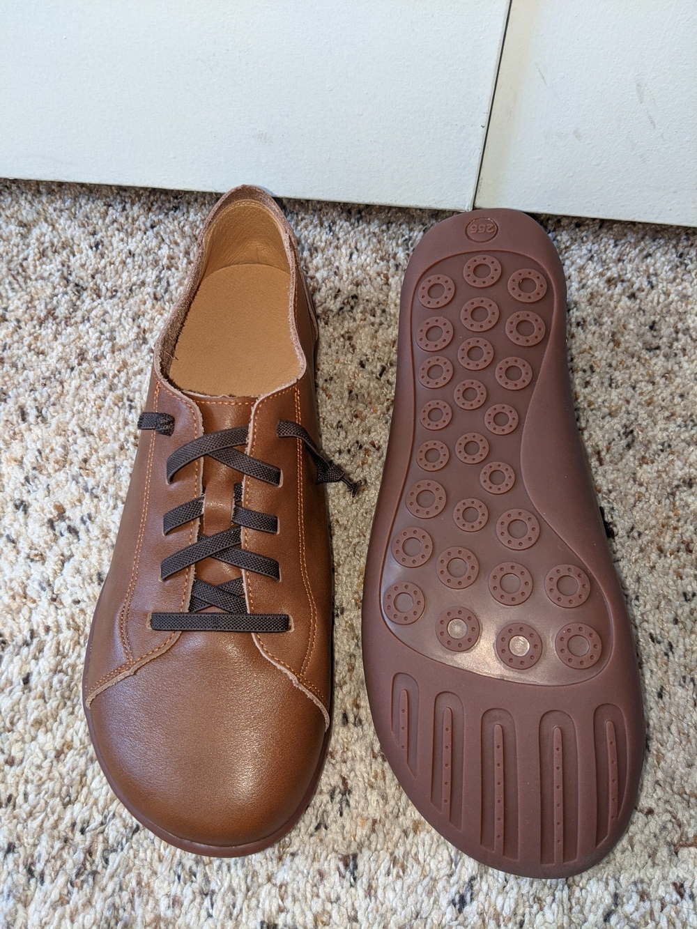 Women's Soft Leather Casual Sneakers size 9.5 (similar to barefoot style shoes